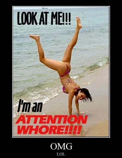 Femme cherchant l'attention sur les réseaux sociaux